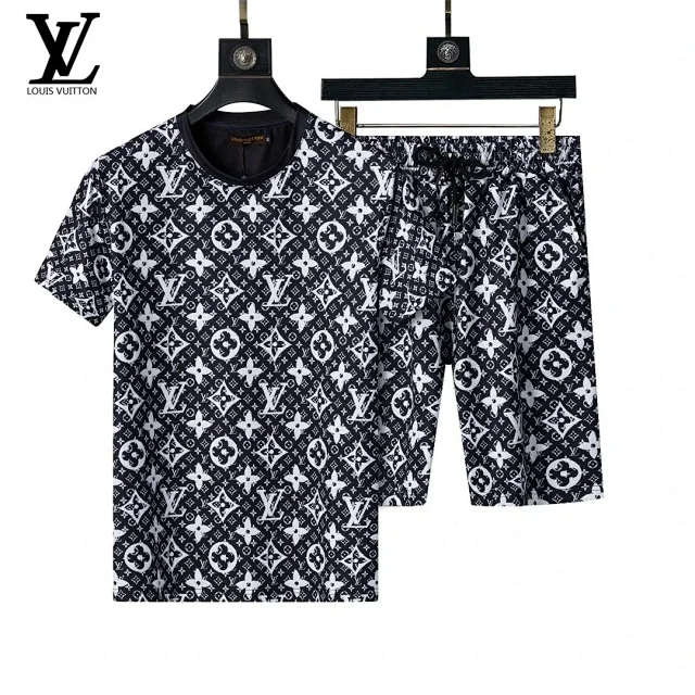 Louis Vuitton Matching Sets Short-sleeve T-shirt and drawstring shorts set with monogram print product detail image 22