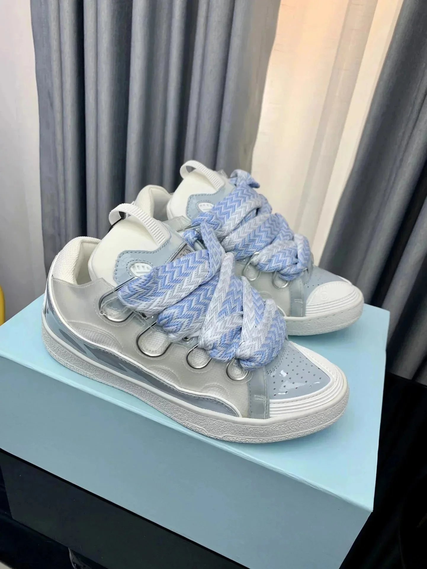 Maison Margiela Tabi Sneaker Low Light Blue and White Sneakers
