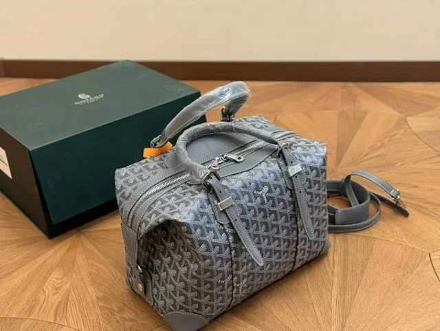 Goyard Handbags Saint Louis Tote with Detachable Pouch product detail image 12