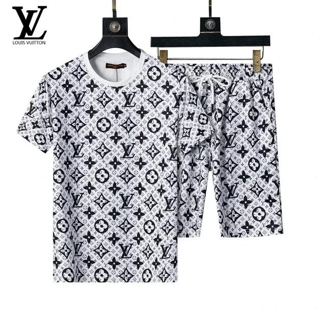 Louis Vuitton Matching Sets Short-sleeve T-shirt and drawstring shorts set with monogram print product detail image 23