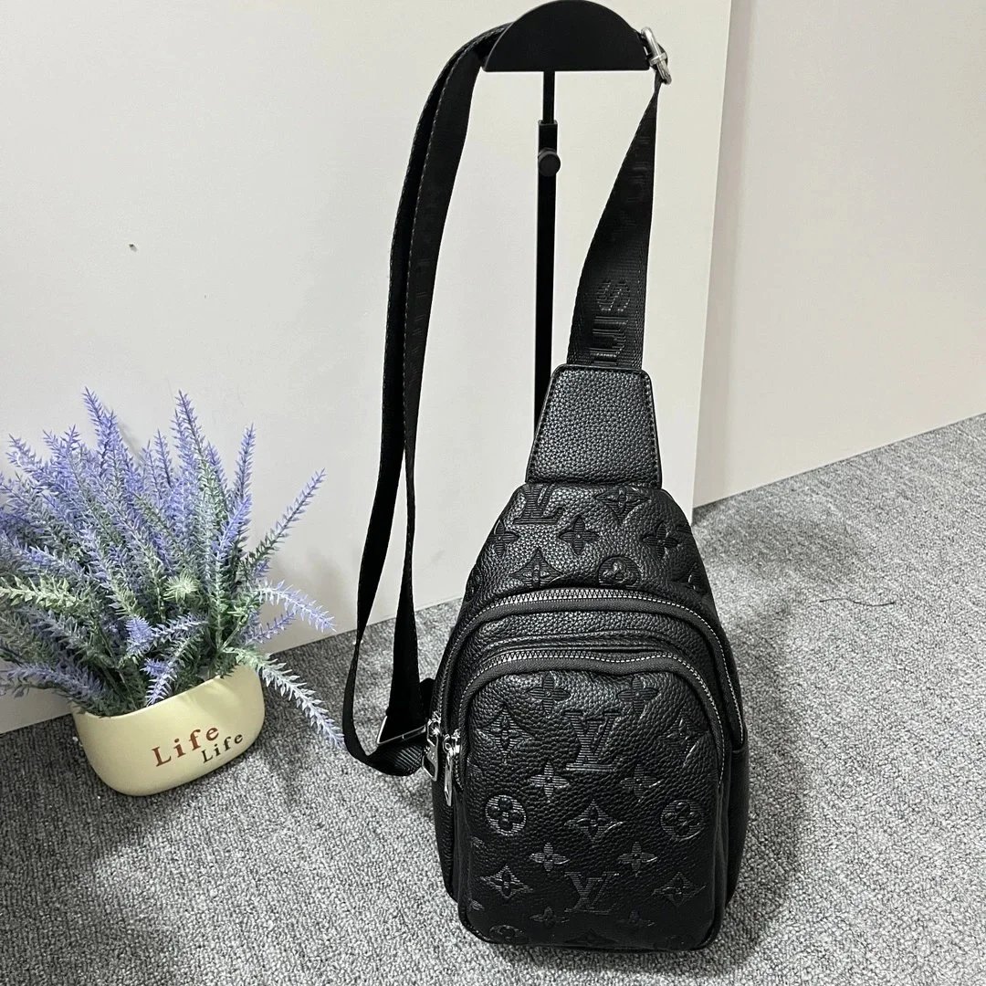 Louis Vuitton Multiple bag styles — 28