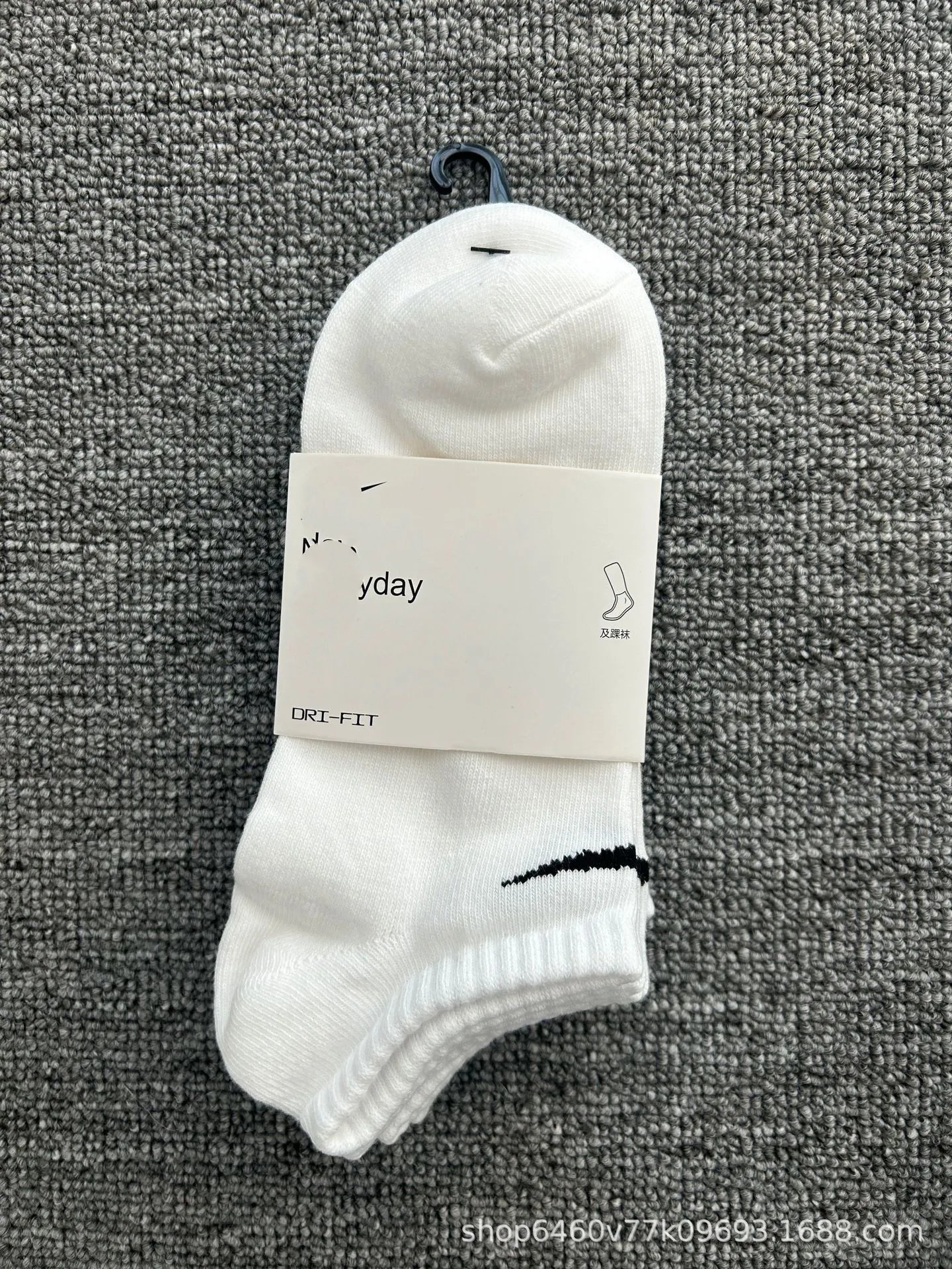 Four season boat socks in white