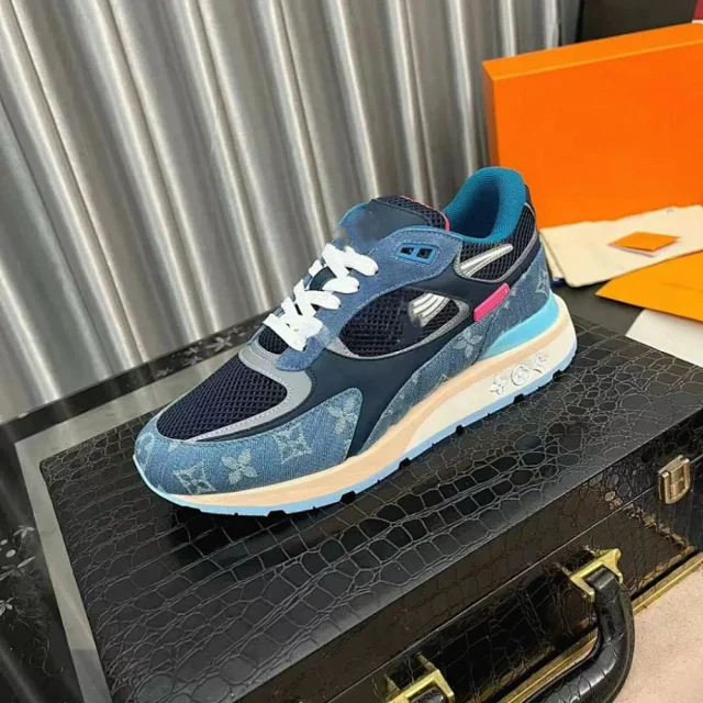 Louis Vuitton Sneakers Logo product detail image 34