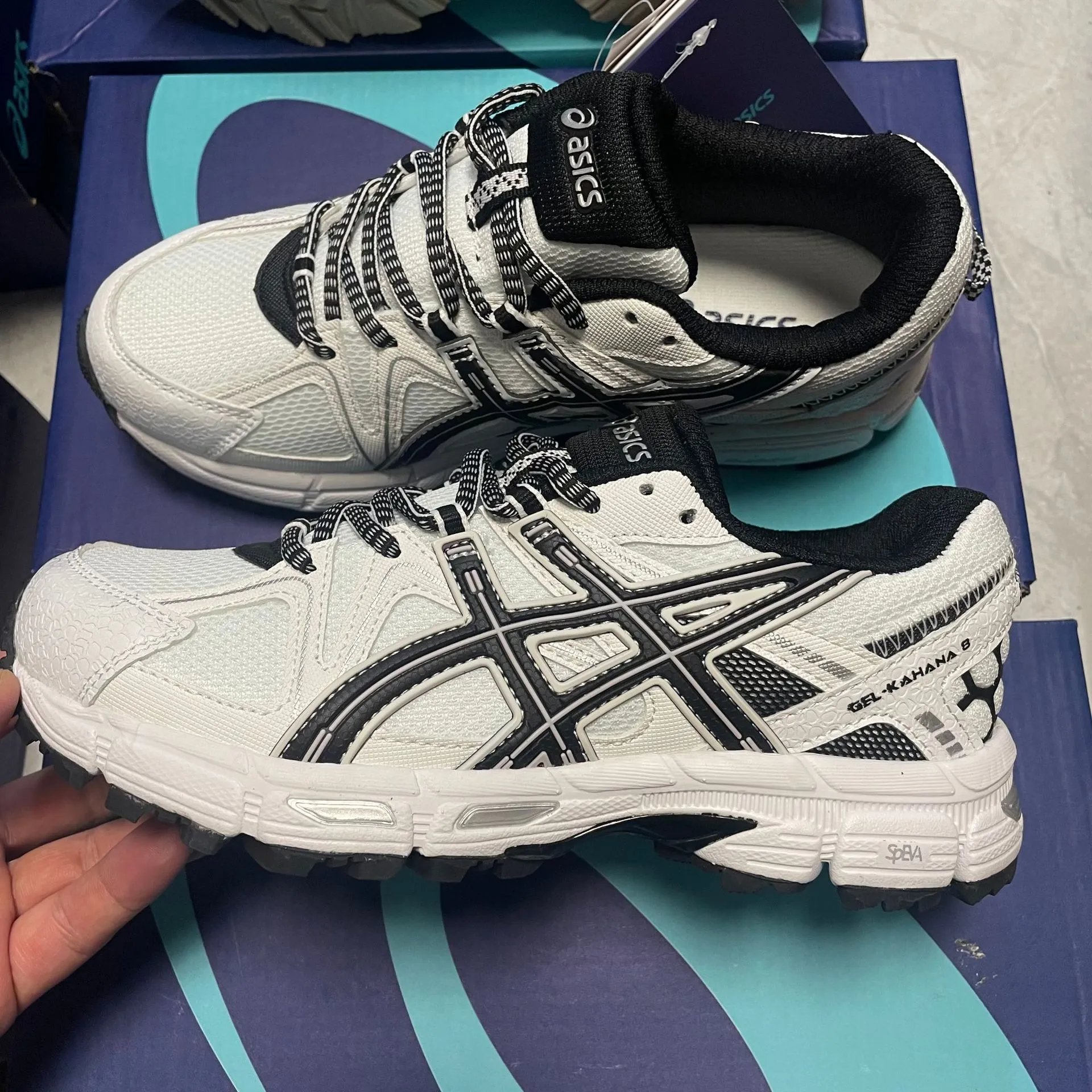 ASICS Sneakers GEL-KAHANA 8 — 1011B109-400 white and black k8
