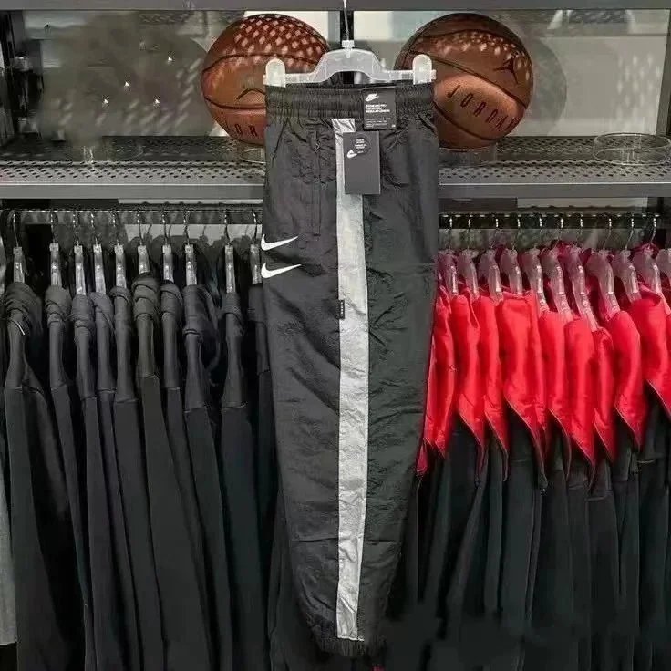 Nike Trousers Tapered running with zip pockets and reflective details — 35