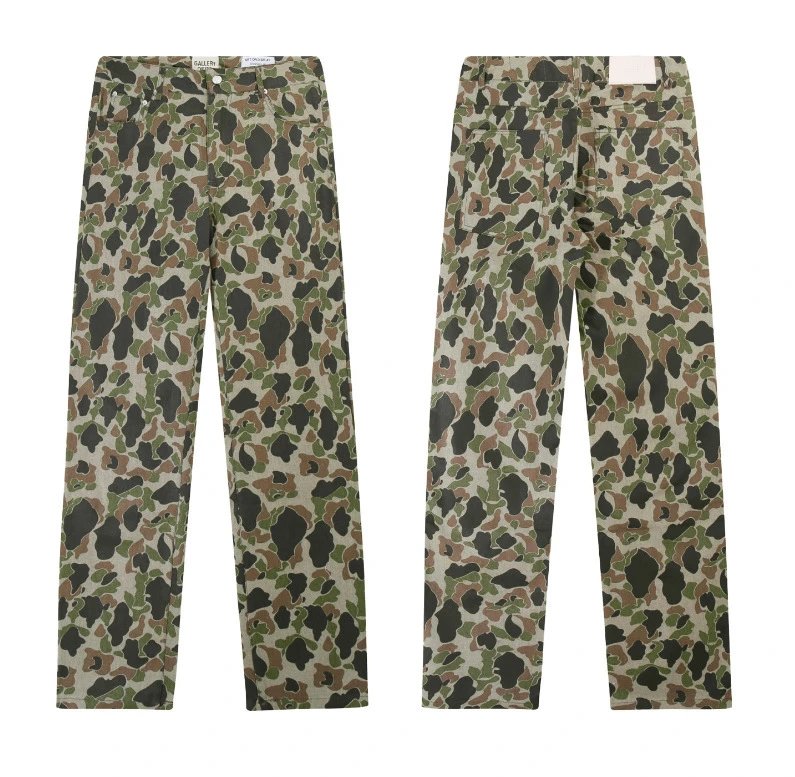 Gallery Dept. Jeans Flared with distressed and patchwork designs — 662 camouflage
