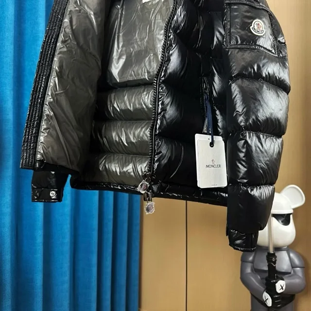 Moncler Down Jackets Short shiny hooded puffer jacket product detail image 7