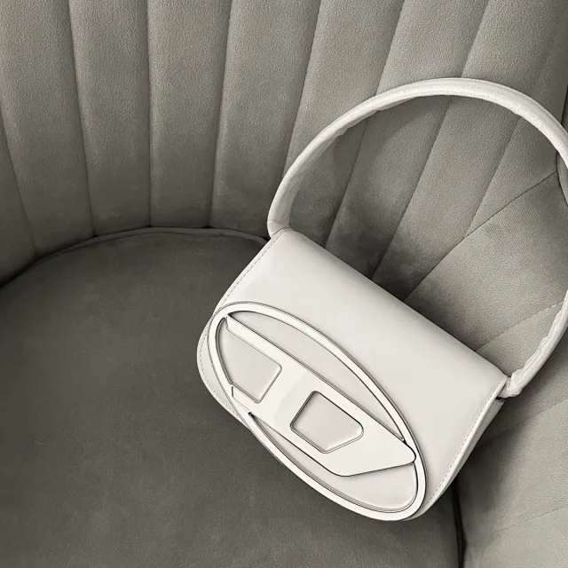 Unbranded Shoulder Bags Oval cutout-emblem bag product detail image 5