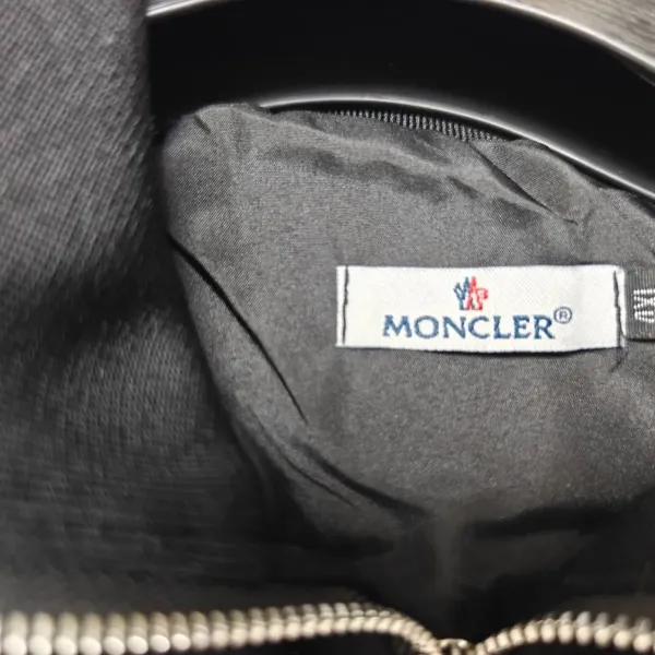 Moncler Classic Logo Zip-Up Jacket Black Outerwear - 4