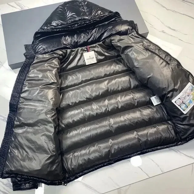 Moncler Down Jackets Hooded Puffer Jacket product detail image 4