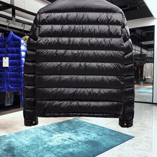 Moncler Down Jackets Short quilted puffer jacket with stand collar and zip pockets product detail image 4