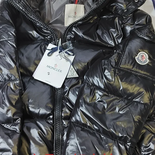 Moncler Down Jackets Hooded Puffer Jacket product detail image 2