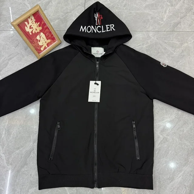 Moncler Jackets Hooded zip-up jacket with raglan sleeves and embroidered logo product detail image 6