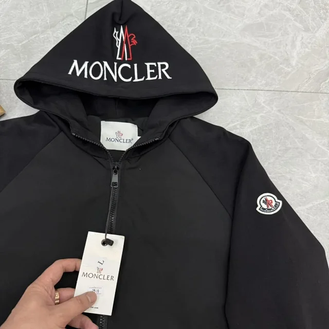 Moncler Jackets Hooded zip-up jacket with raglan sleeves and embroidered logo product detail image 9