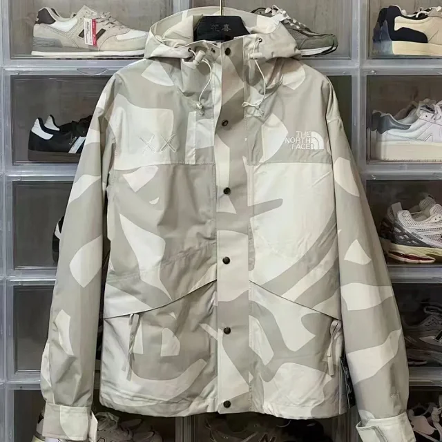 The North Face Jackets Hooded camouflage jacket with double-X graphic product detail image 3