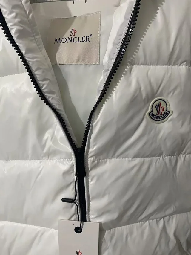 Moncler Vests Hooded Glossy Puffer Vest product detail image 5