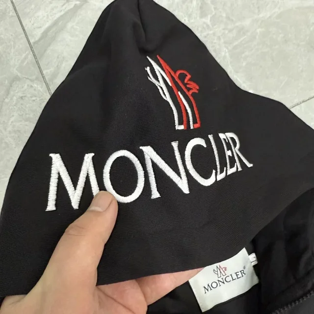 Moncler Jackets Hooded zip-up jacket with raglan sleeves and embroidered logo product detail image 10