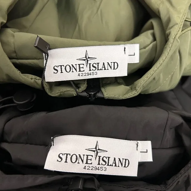 Stone Island Jackets Hooded zip-front jacket with diagonal zip pockets product detail image 9