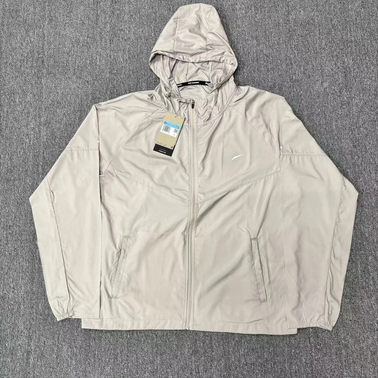 4747 gray white