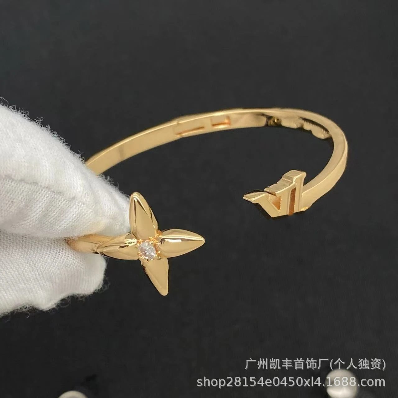 Design Floral Star Bangle Gold Bracelet Jewelry