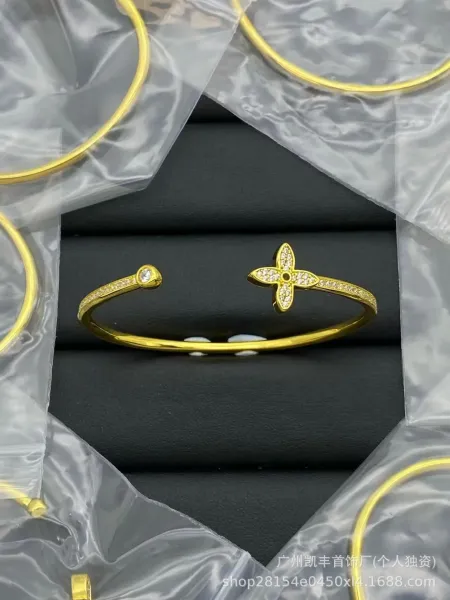 Design Floral Motif Gold-Plated Crystal Cuff Bracelet Jewelry - 1