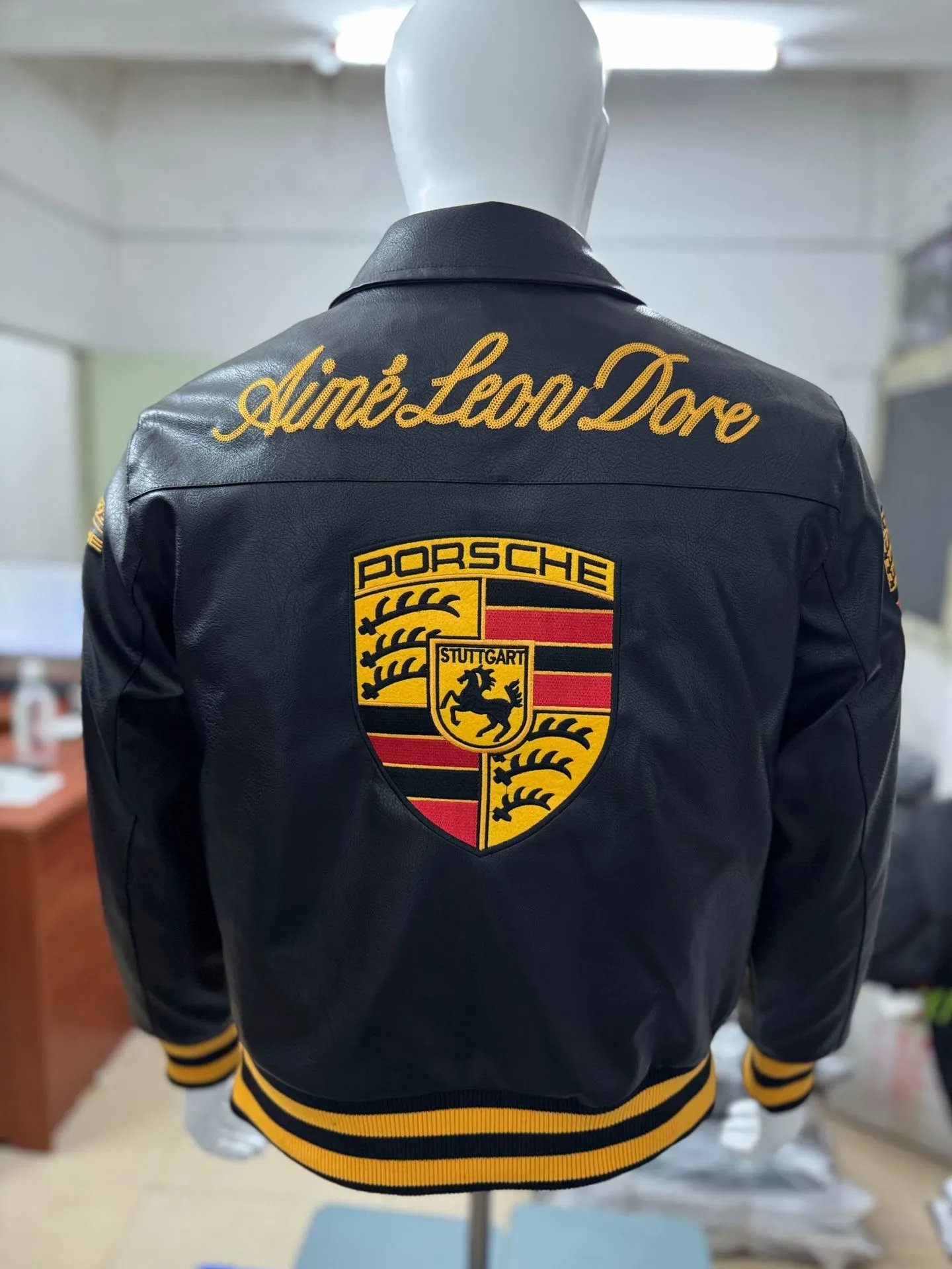 Porsche (embroidered with cotton)