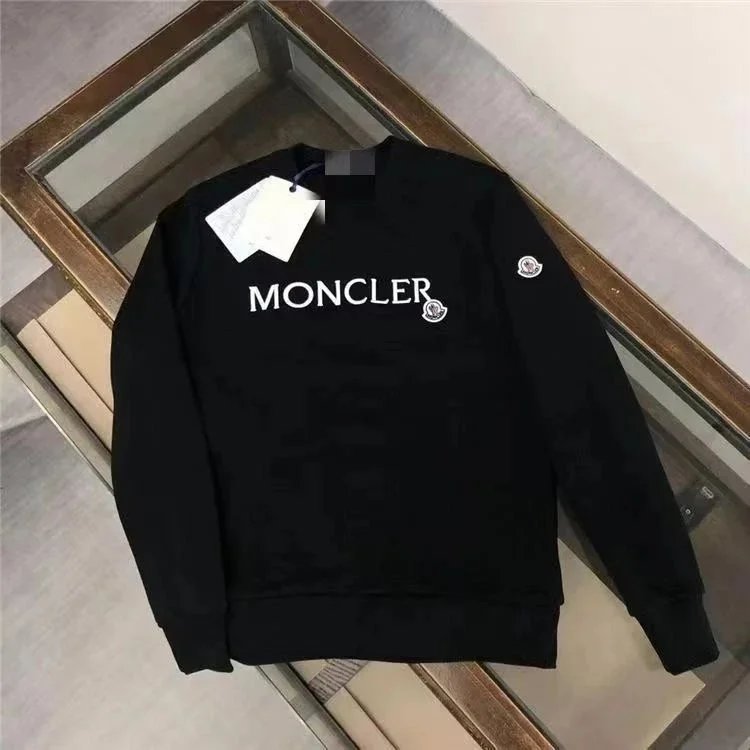 Blunt round neck letters+highlighted in black