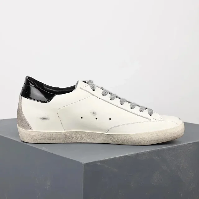 Golden Goose Sneakers Super-Star distressed star product detail image 6