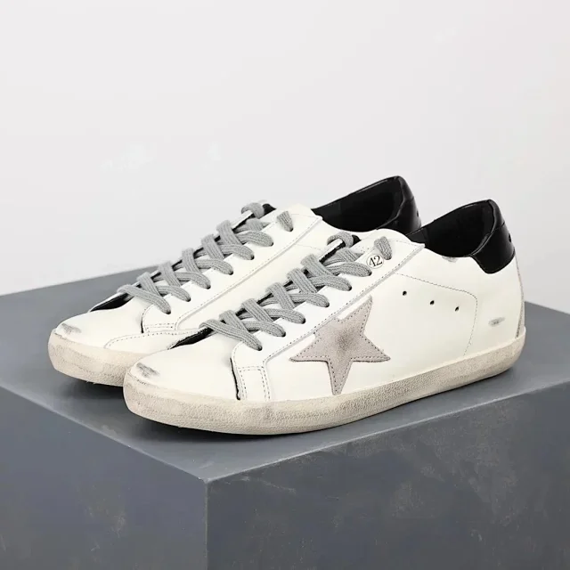 Golden Goose Sneakers Super-Star distressed star product detail image 2