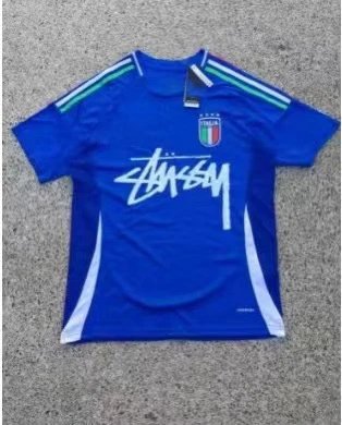 2425 Italy home with letters