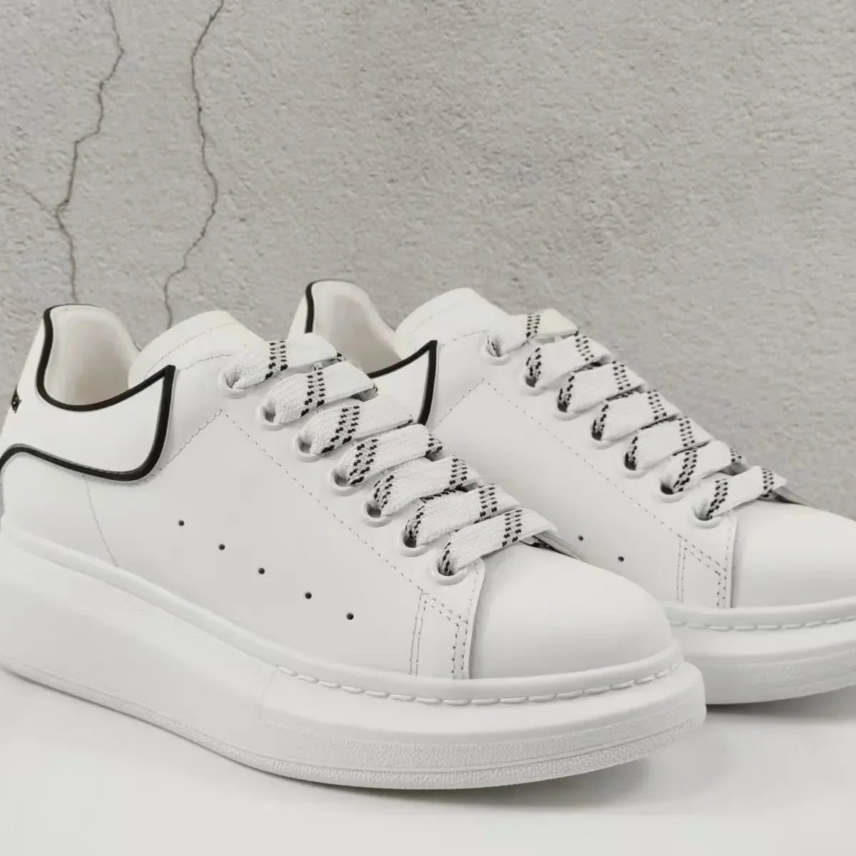 White drip glue