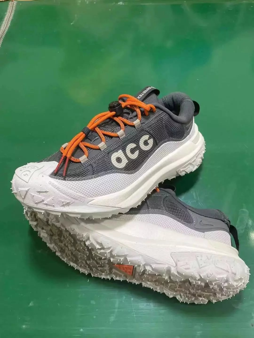 Nike ACG Mountain Fly Low Gore-Tex White / Gray Sneakers Running Shoes - 10