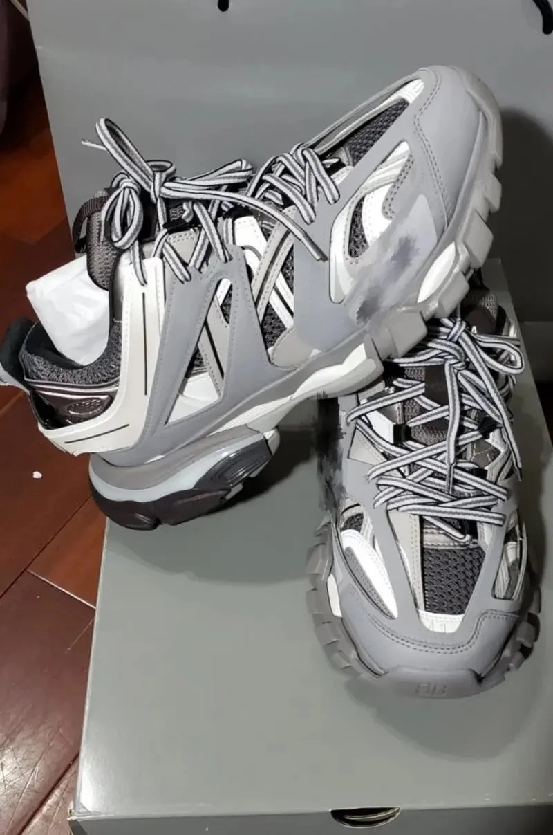 Balecaga 30 Track 12