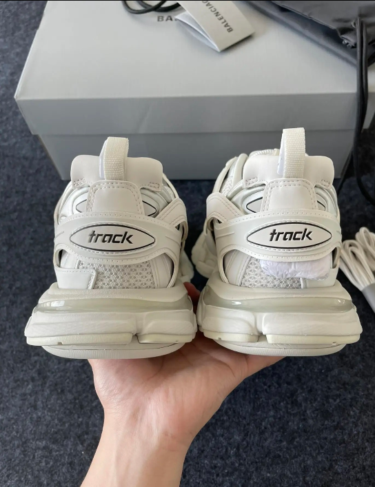 Balecaga 30 Track 4