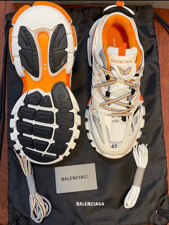 Balecaga 30 Track 10