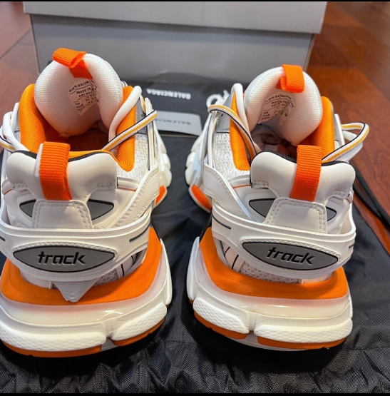 Balecaga 30 Track 11