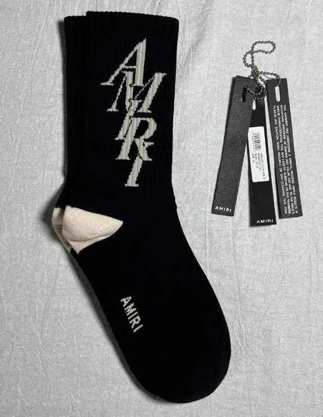 202300439 ARI 上下字母 黑 袜子