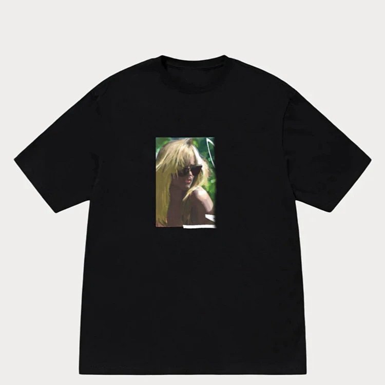 STU SS25 金发美女T恤 LAURA TEE 人物印花短袖TEE 黑色 白色  S- XL  SB22
