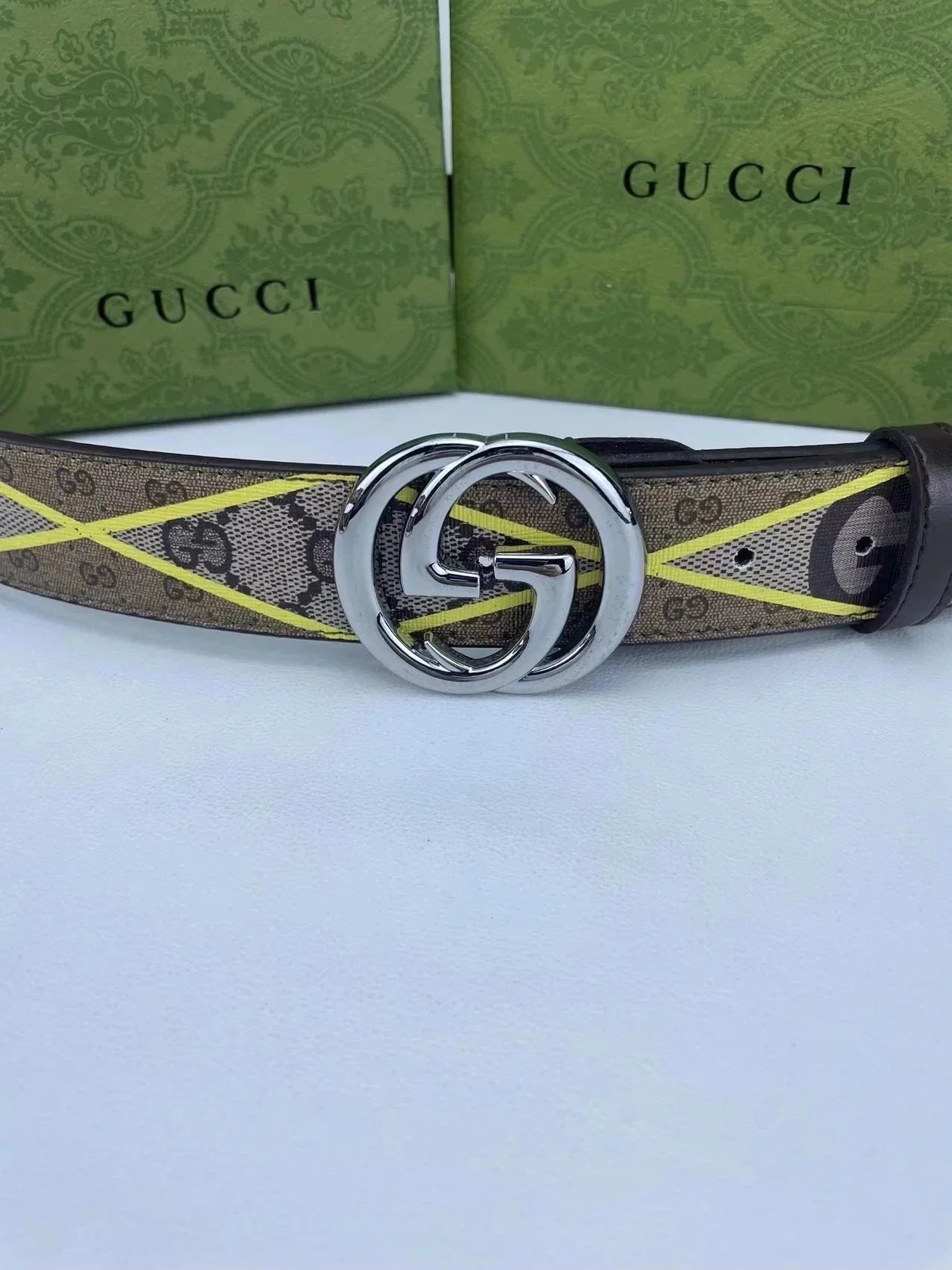 Burberry Leather Belt Signature Collection