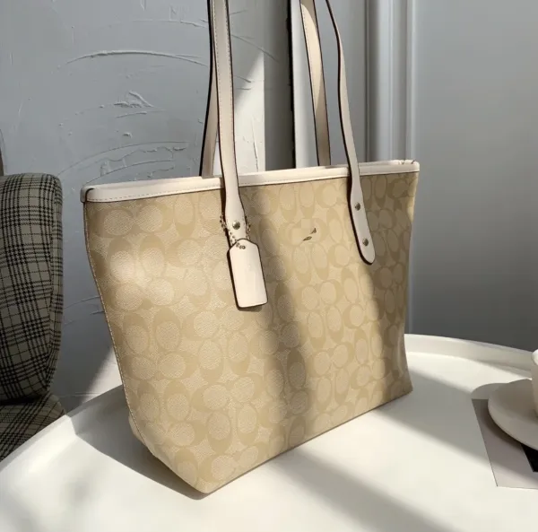 Coach Signature Print Tote Bag Black - 2