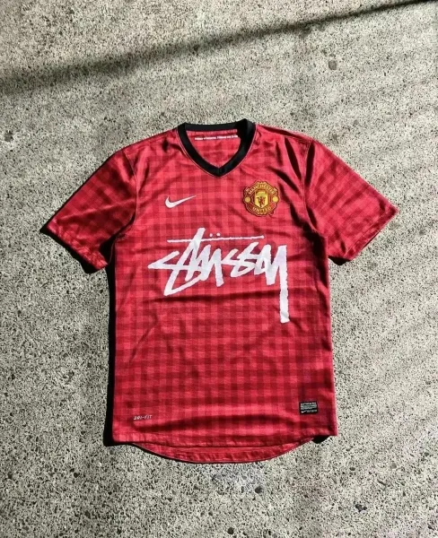 Stüssy x Manchester United Nike Football Jersey Red - 1