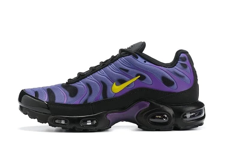Nike Air Max Plus Black/Red Sneakers - 10