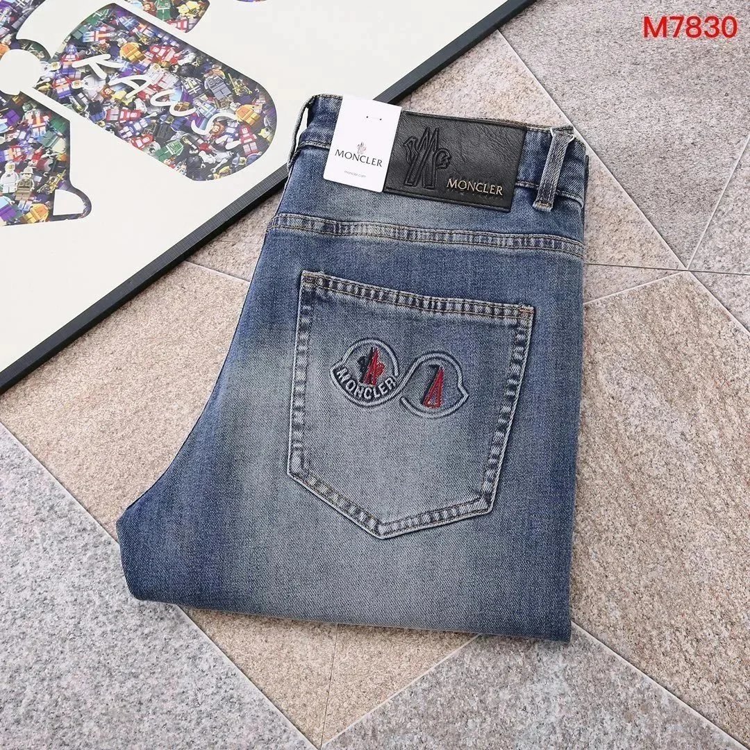 Moncler Jeans with Embroidered Logo Patch Blue Denim Jeans - 1