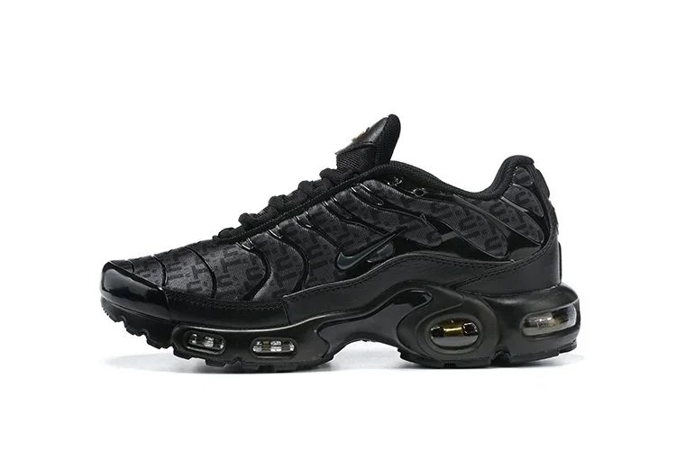 Nike Air Max Plus Black/Red Sneakers - 7
