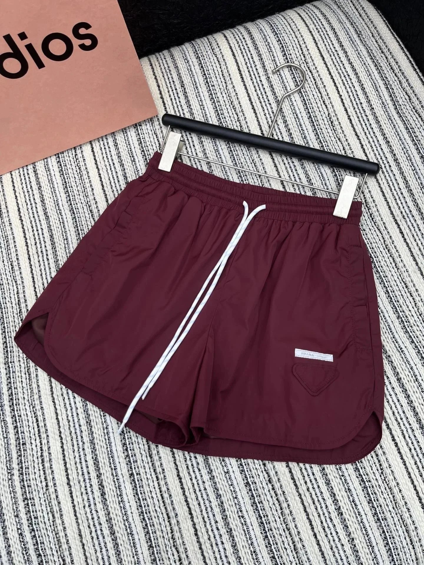 Prada Logo-Trimmed Pleated Shorts Beige - 4