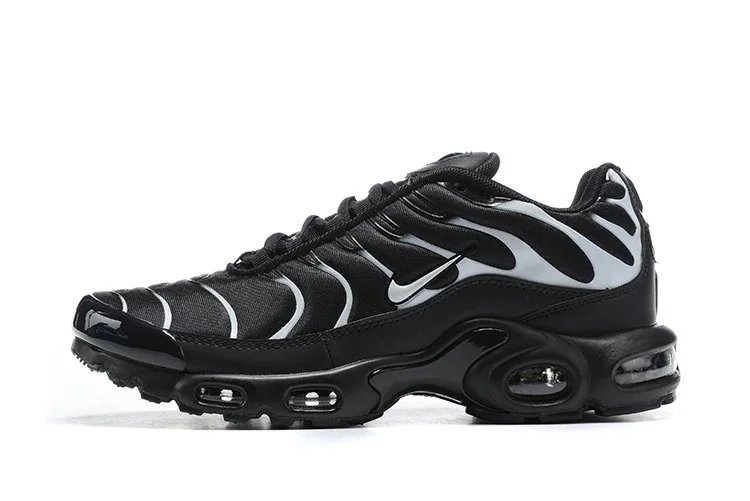 Nike Air Max Plus Black/Red Sneakers - 19