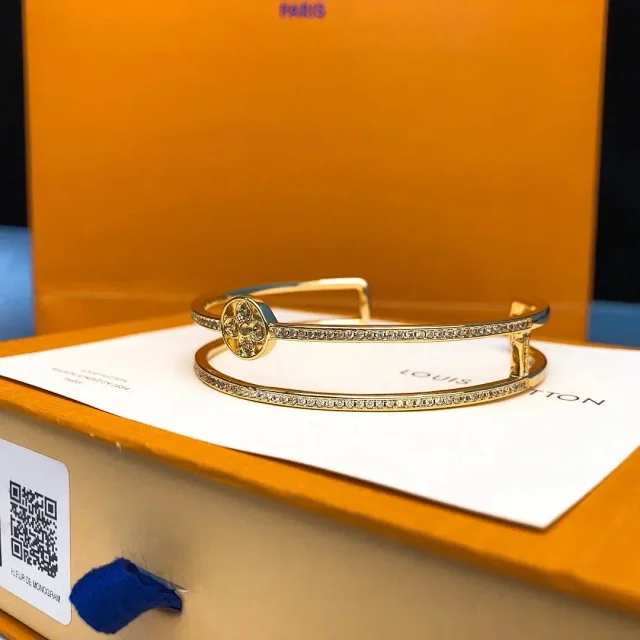 Louis Vuitton Jewelry Monogram flower charm product detail image 4