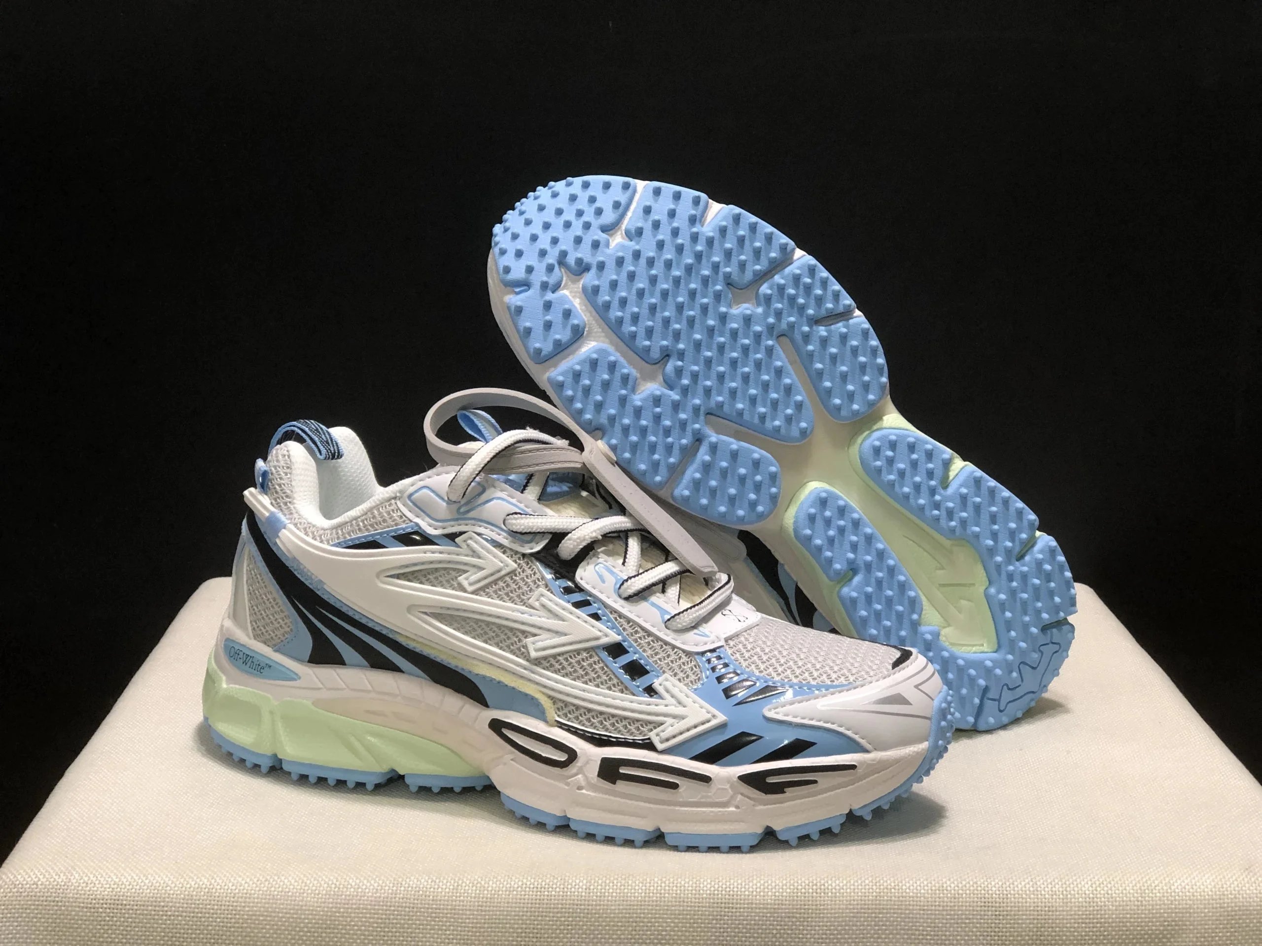 Off-White Diagonal Arrow Running Shoes White/Silver Sneakers - 9