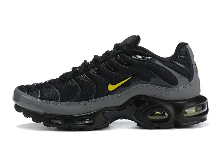 Nike Air Max Plus Black/Red Sneakers - 31