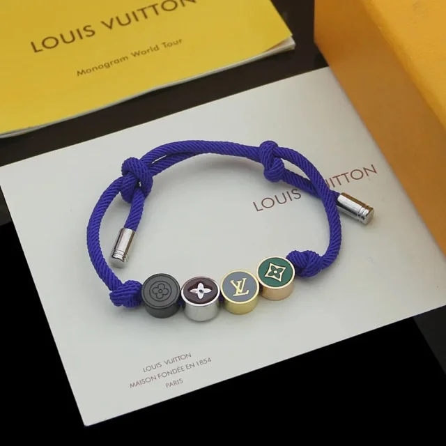 Louis Vuitton Jewelry Monogram flower charm product detail image 1